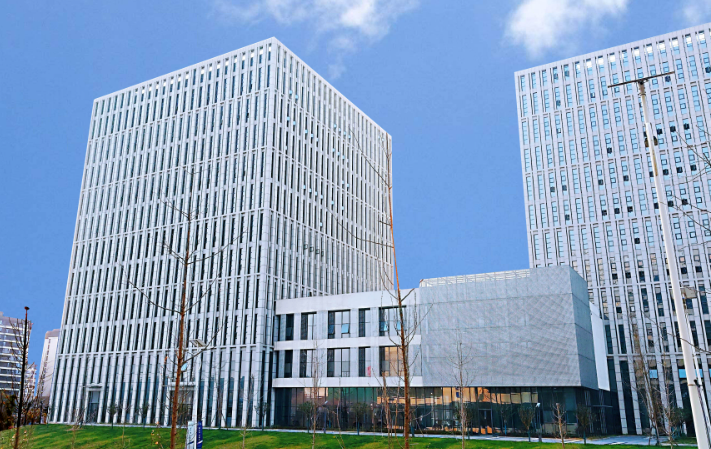 企业网站建设技术选型指南：从开发框架到运维部署全解析